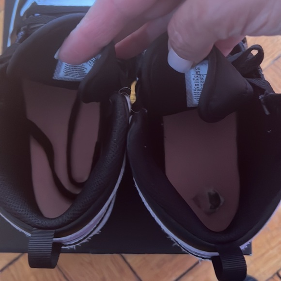 Jordan 1 mid sneakers - Picture 6 of 9